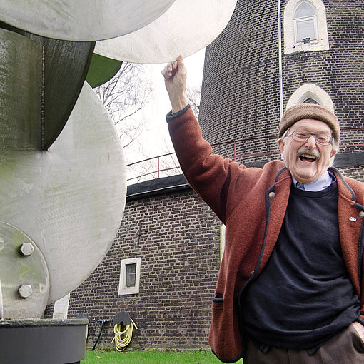Will Brüll vor seiner Mühle in Meerbusch | Foto: Andreas Salmon