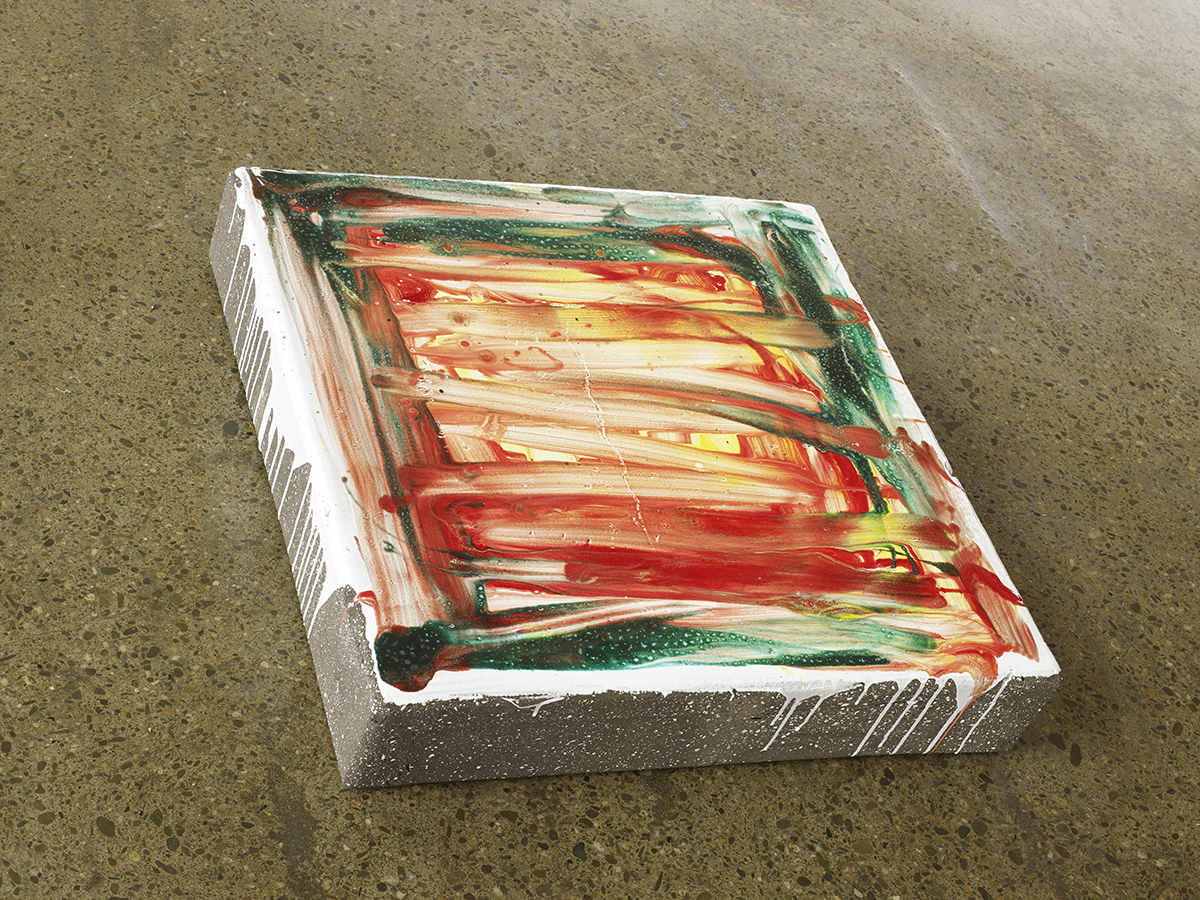"Flat #1", 2014, Keramikglasur auf dunklem Ton, 14,5 x 80 x 79,5 cm, Foto: Nic Tenwiggenhorn, © VG Bild-Kunst, Bonn 2016